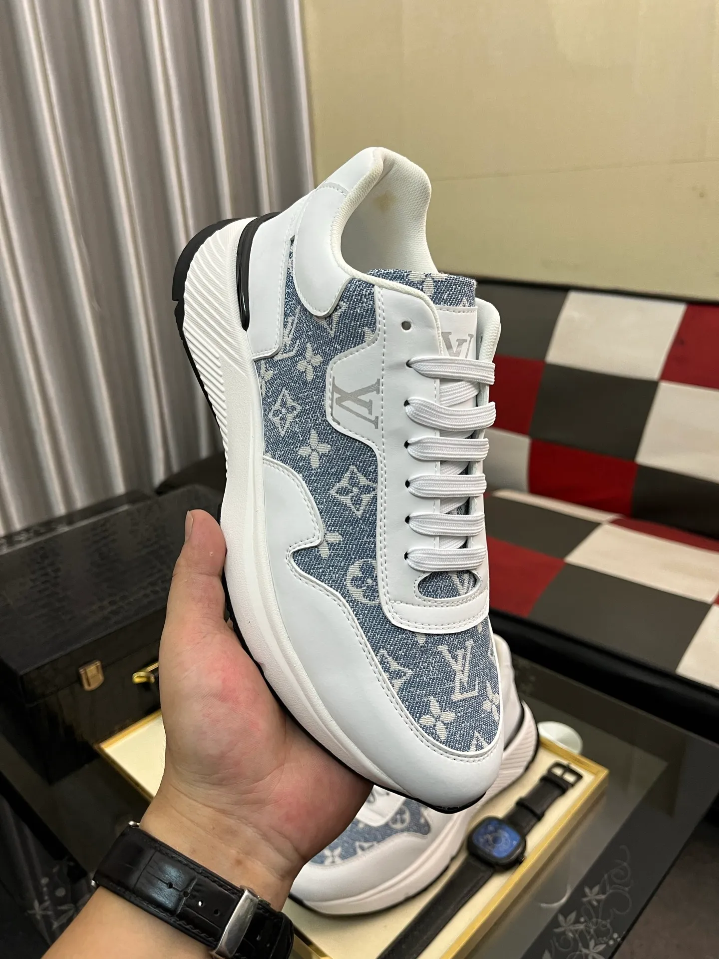 Men's shoes 💰458⌚️⌚️【LOUlS VUlTTON】Louis Vuitton ~ unique and casual style. LV counter purchasing 🏃casual shoes😍😍 are on sale at the men's counter at the same time. Italian imported brands select top-layer Italian cowhide. 🐑Sheepskin lining (refuses to discolor and grind feet) Sole: Original sole specially provided by the original factory 🎬Better in kind Code number: 38-444⃣️Color selection